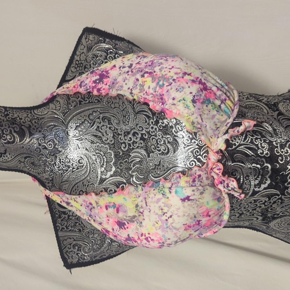 ✨5/$25✨ Victoria's Secret splatter floral halter bikini top
